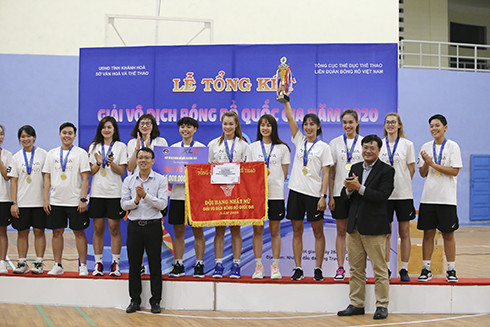 Female players of Ho Chi Minh City celebrate victory 