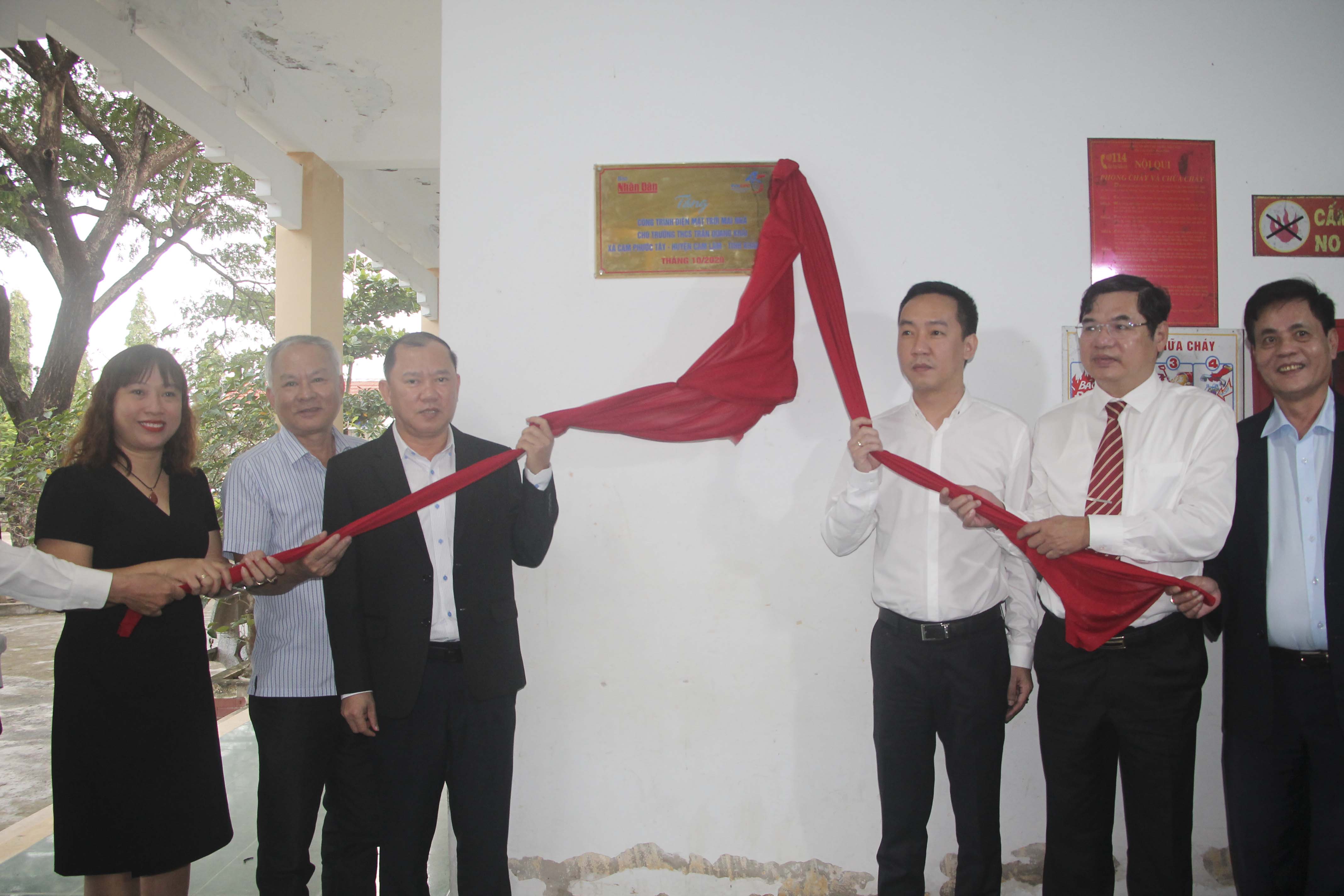 Khánh thành và bàn giao hệ thống điện mặt trời áp mái