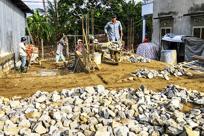 Một căn nhà  ở phường Phước Hải đang thi công.