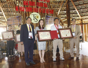 Kong Forest receives 2 Vietnam records