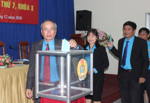 Ông Bùi Thanh Bình được bầu giữ chức Chủ tịch Liên đoàn Lao động tỉnh Khánh Hòa
