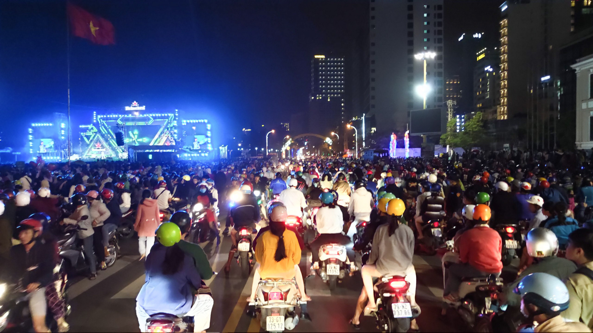 A lot of people flock to 2-4 Square area on New Year’s Eve