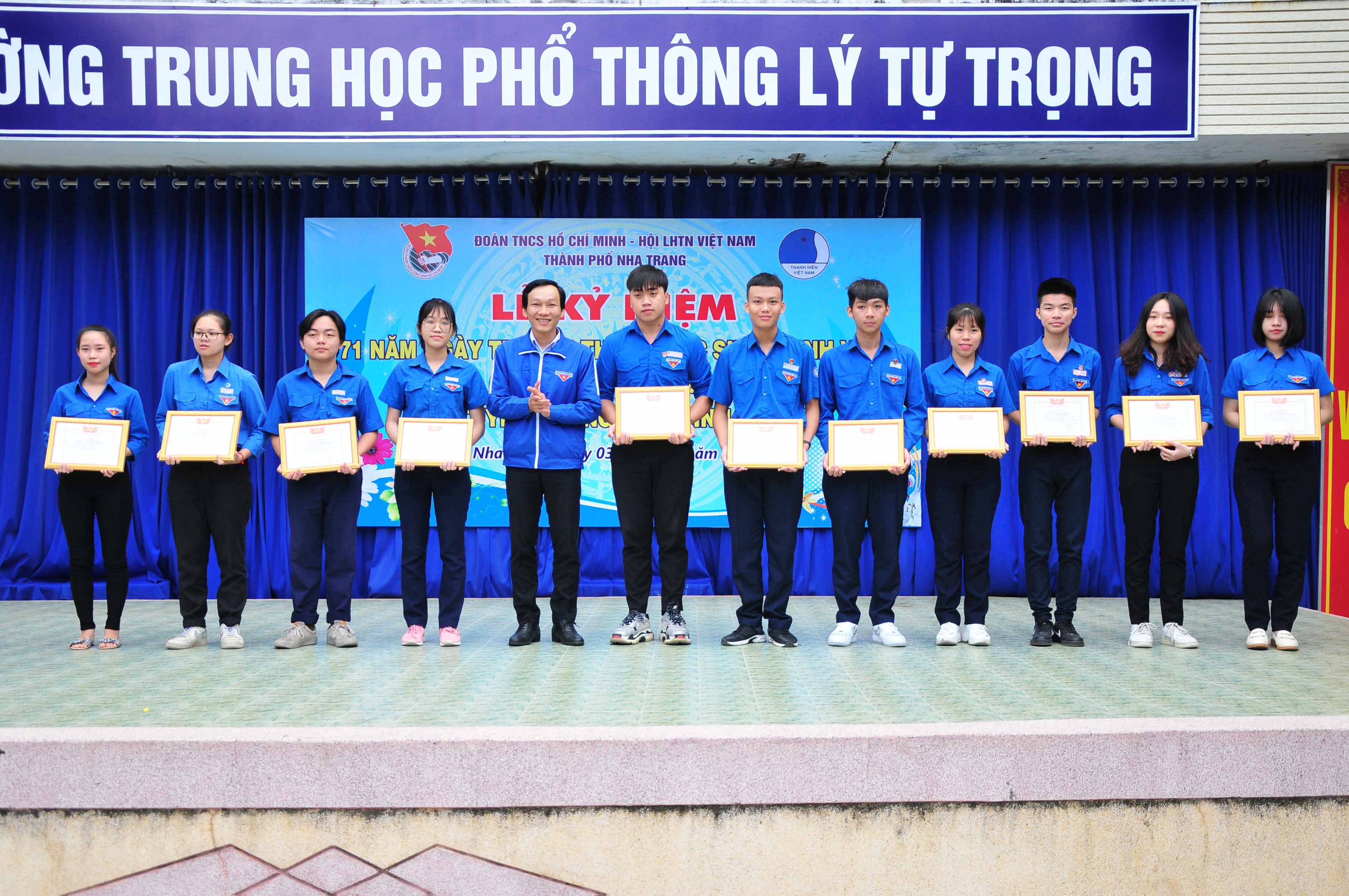 Thành đoàn - Hội Liên hiệp Thanh niên TP. Nha Trang: Tuyên dương 24 học sinh tiêu biểu