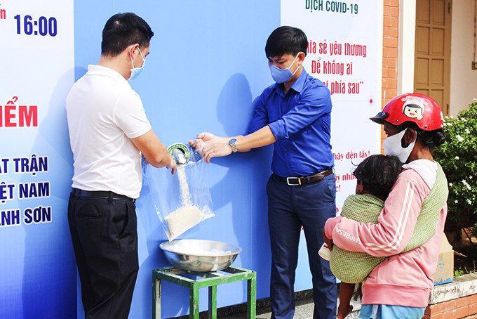 Tỉnh đoàn triển khai mô hình “ATM gạo” hỗ trợ người dân có hoàn cảnh khó khăn tại huyện Khánh Sơn.