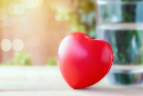 Có nên uống nước trước khi đi ngủ không?