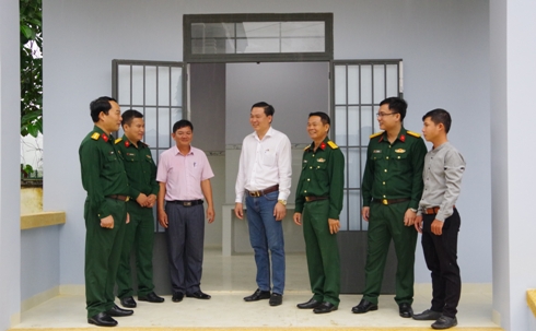 Bàn giao 6 nhà làm việc cho Ban Chỉ huy Quân sự xã, phường