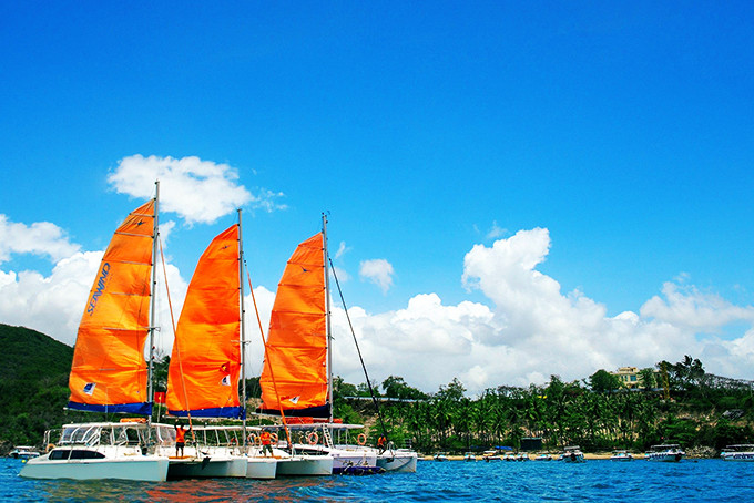 Catamaran sailing boat tour, a new tourist product in Nha Trang