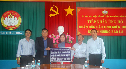 Tiếp nhận hơn 2,9 tỷ đồng ủng hộ các tỉnh miền Trung bị thiệt hại do bão lũ