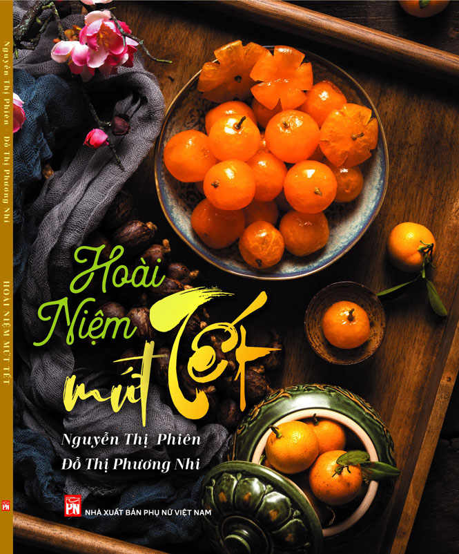 Cuốn sách  "Hoài niệm mứt Tết " chứa đựng nhiều điều thú vị về món mứt truyền thống của Việt Nam.