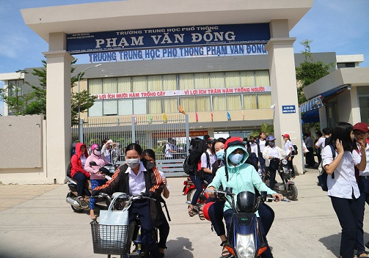 Trường THPT Phạm Văn Đồng (TP. Nha Trang). 
