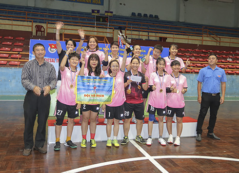 Đội nữ Nha Trang FC vô địch.