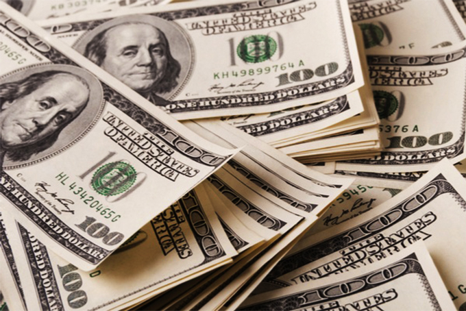 Tỷ giá USD tại ngân hàng và thị trường tự do cùng tăng mạnh