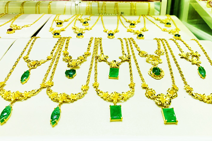 Giá vàng hôm nay 12/1: Vàng bị lu mờ, giá giảm mạnh