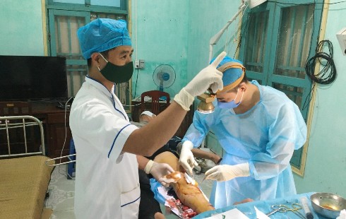 Bệnh xá đảo Sơn Ca cấp cứu ngư dân bị tai nạn lao động trên biển