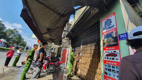 Cháy gara sửa chữa ô tô, thiệt hại hàng trăm triệu đồng