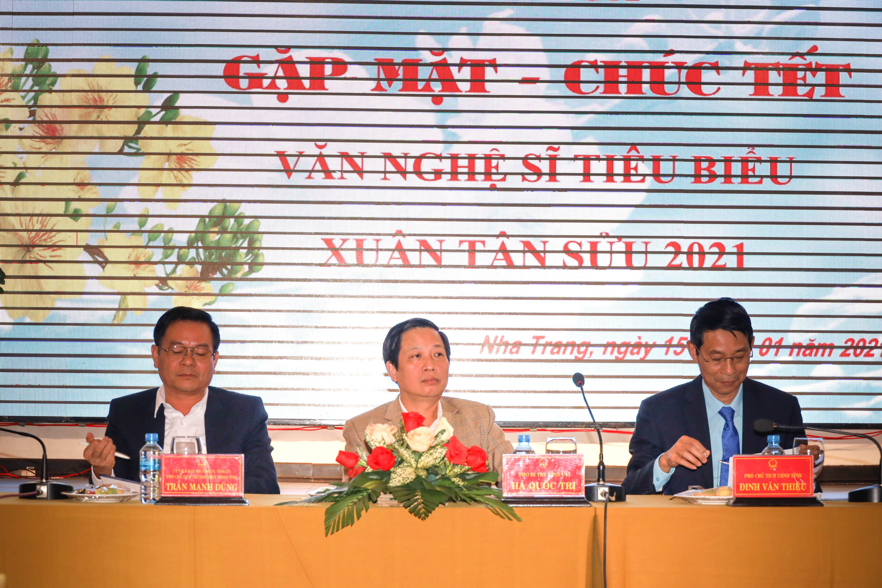 Lãnh đạo tỉnh Khánh Hòa gặp mặt, chúc Tết văn nghệ sĩ tiêu biểu