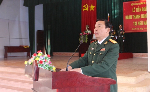 Đại tá Lê Công Chín - Phó Chỉ huy trưởng, Tham mưu trưởng Bộ CHQS  tỉnh phát biểu tại buổi lễ.