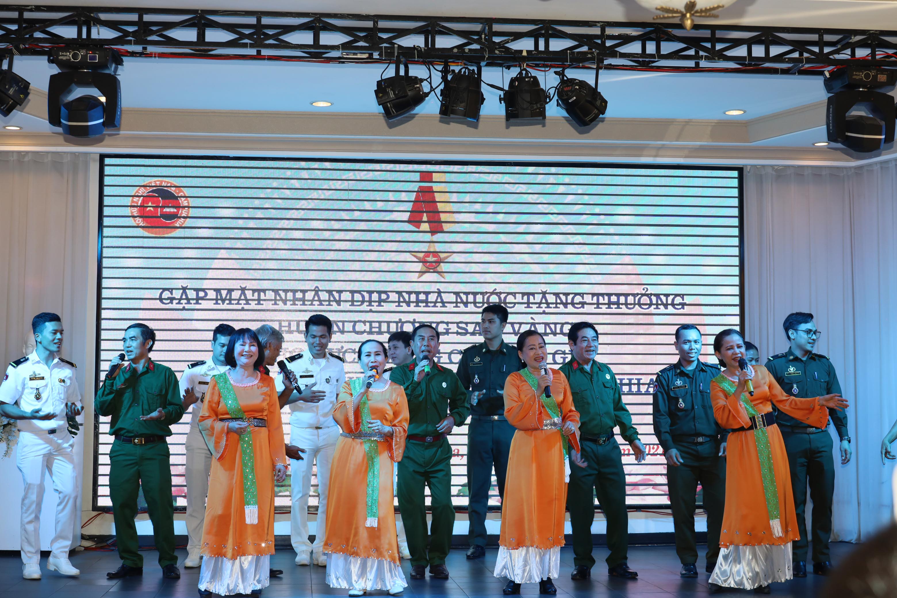 Gặp mặt cựu chuyên gia giúp đỡ tỉnh Stung Treng