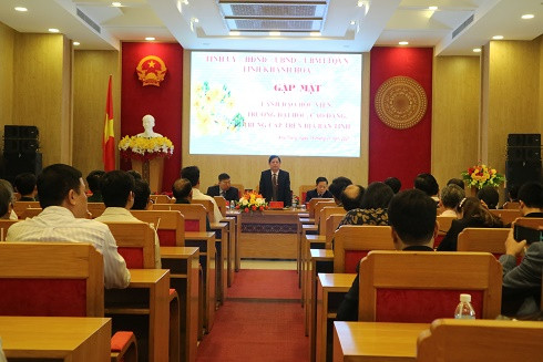 Ông Nguyễn Tấn Tuân phát biểu tại buổi gặp mặt. 