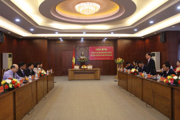 Chủ tịch UBND tỉnh Nguyễn Tấn Tuân làm việc với Trường Đại học Mở TP. Hồ Chí Minh