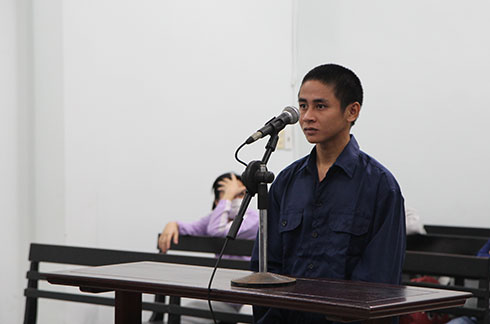 Đi cổ vũ bóng đá, lại đâm người