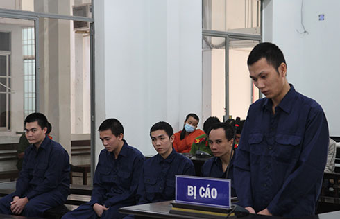 Rủ nhau đi đánh trả thù, 5 thanh niên lãnh án