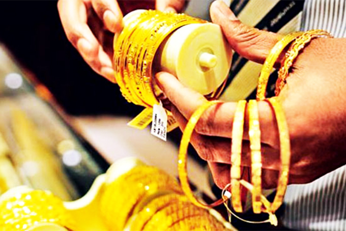 Giá vàng thế giới tiếp tục tăng, trong nước vẫn dò hướng đi