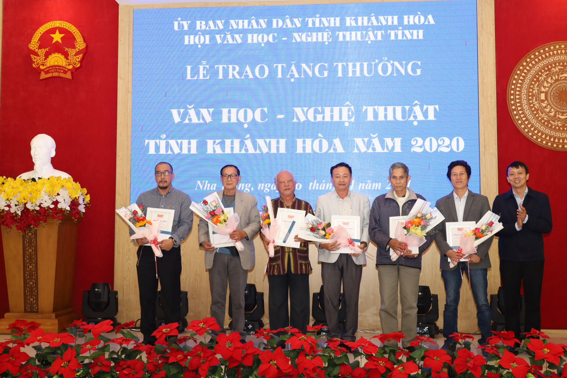 Các tác giả có tác phẩm được trao giải B Tặng thưởng VHNT tỉnh Khánh Hòa năm 2020.