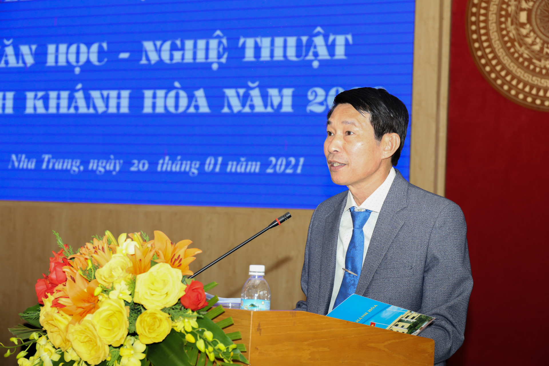 Ông Đinh Văn Thiệu phát biểu tại lễ trao Tặng thưởng VHNT tỉnh Khánh Hòa năm 2020.
