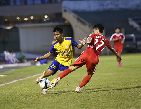 Trận đấu giữa Khánh Hòa và Đồng Nai.