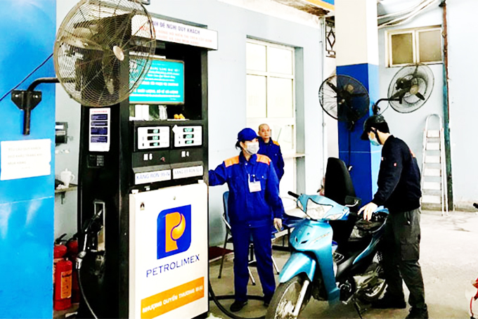 Giá xăng tăng hơn 300 đồng/lít