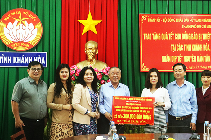 Thành phố Hồ Chí Minh ủng hộ 300 triệu đồng cho Quỹ Cứu trợ tỉnh