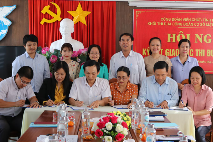 Ký kết giao ước thi đua năm 2021