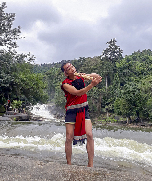 Tiếng sáo gọi tình yêu giữa đại ngàn