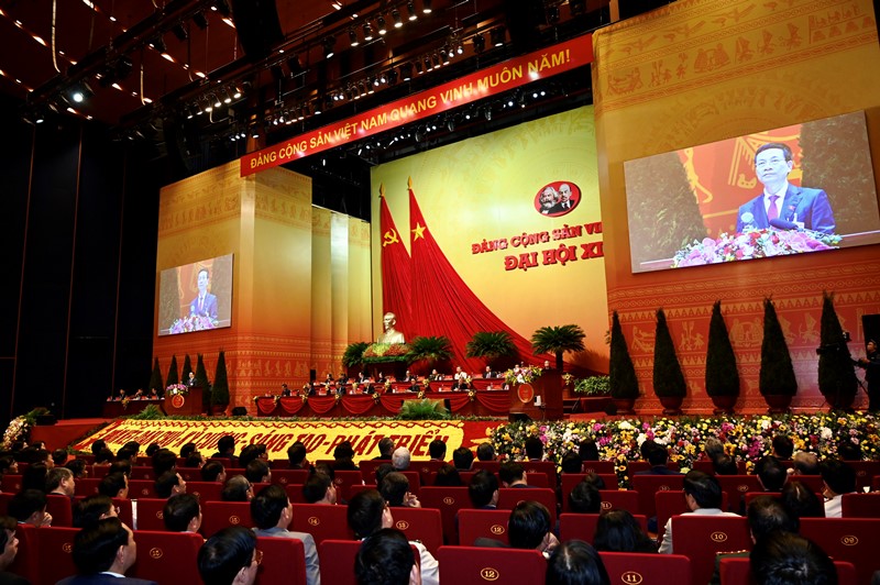 Quang cảnh phiên tham luận tại Đại hội XIII của Đảng.