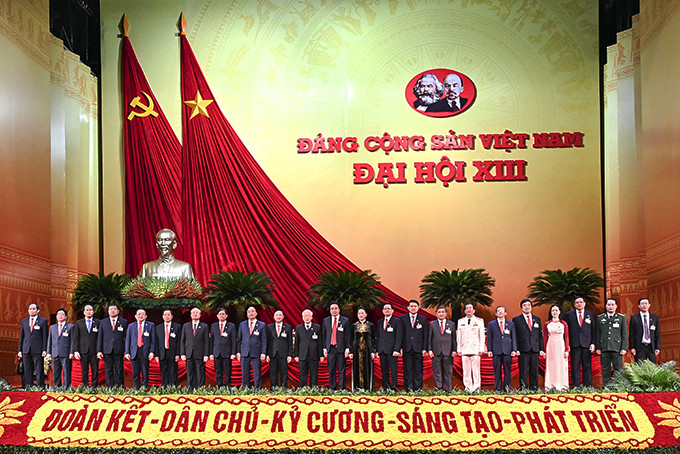 Đoàn đại biểu Đảng bộ tỉnh Khánh Hòa chụp ảnh lưu niệm với lãnh đạo Đảng, Nhà nước.