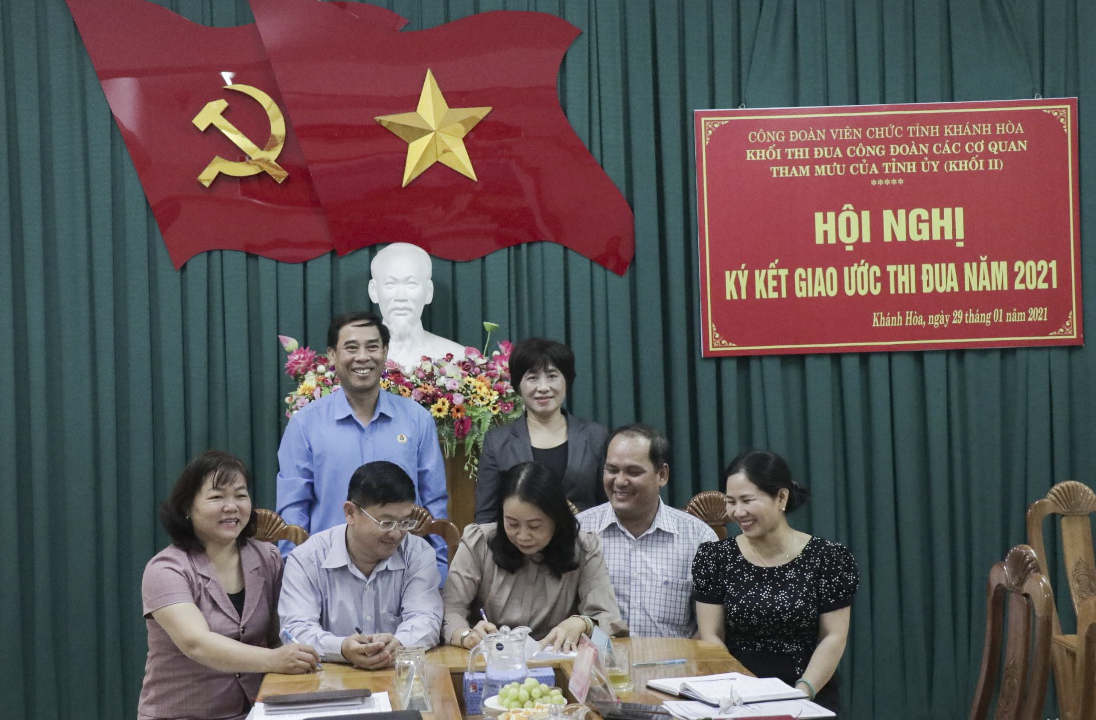 Khối thi đua công đoàn các cơ quan tham mưu của Tỉnh ủy ký kết giao ước thi đua năm 2021