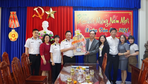 Học viện Hải quân chúc Tết các cơ quan, đơn vị trên địa bàn tỉnh Khánh Hòa