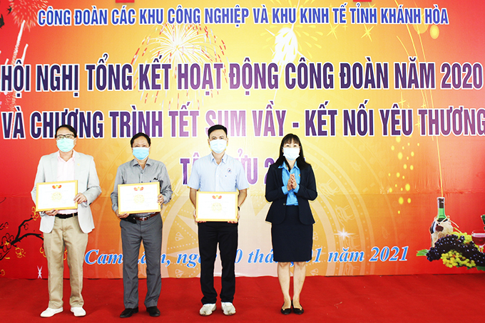 Công đoàn các Khu công nghiệp và Khu kinh tế tỉnh: Trao 300 suất quà cho công nhân có hoàn cảnh khó khăn