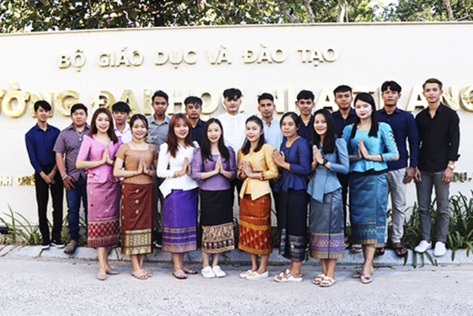 Các sinh viên Lào đang học tập tại Trường Đại học Nha Trang.