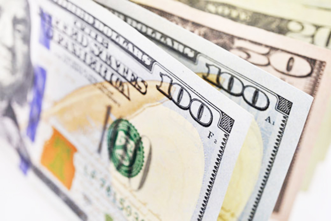 Tỷ giá USD trên thị trường tự do tăng mạnh, ngân hàng giảm