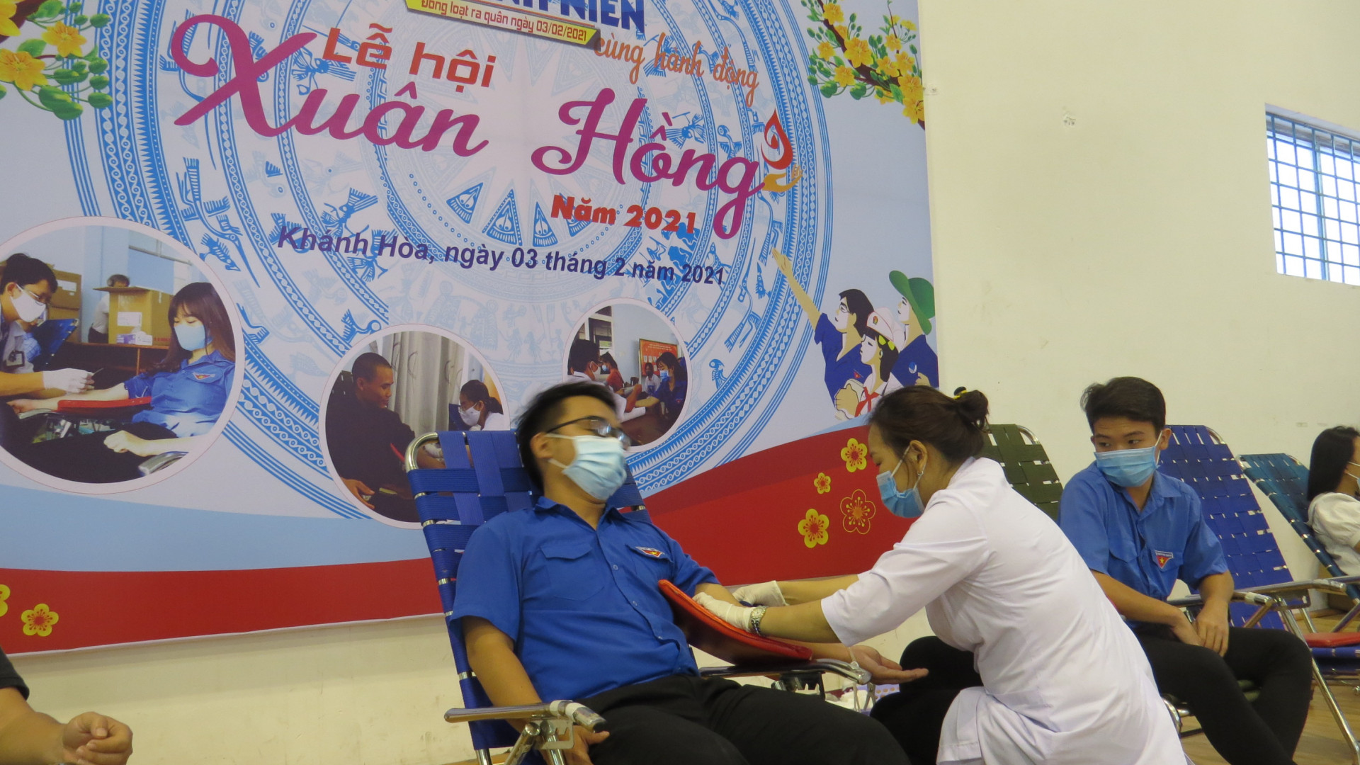 Đoàn viên thanh niên tham gia hiến máu tình nguyện
