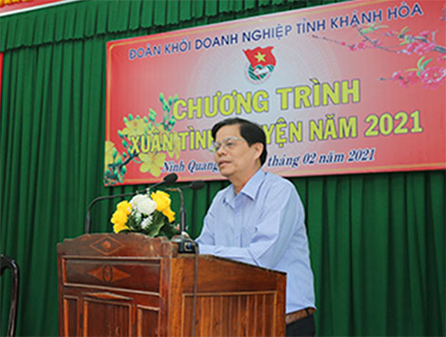 Ông Nguyễn Tấn Tuân thăm, chúc Tết gia đình chính sách, khó khăn xã Ninh Quang