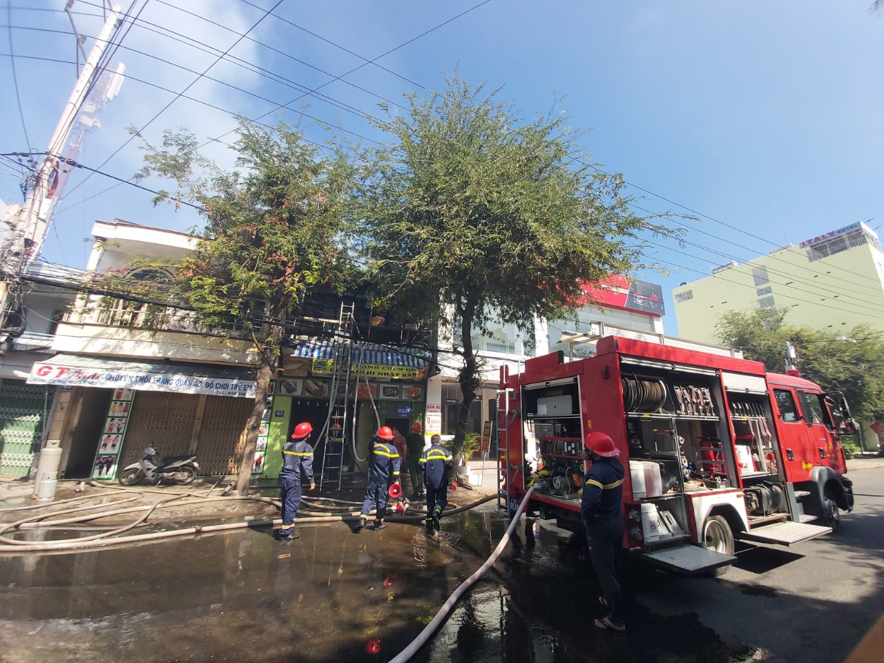 Cháy tầng 2 của một căn nhà ở Nha Trang