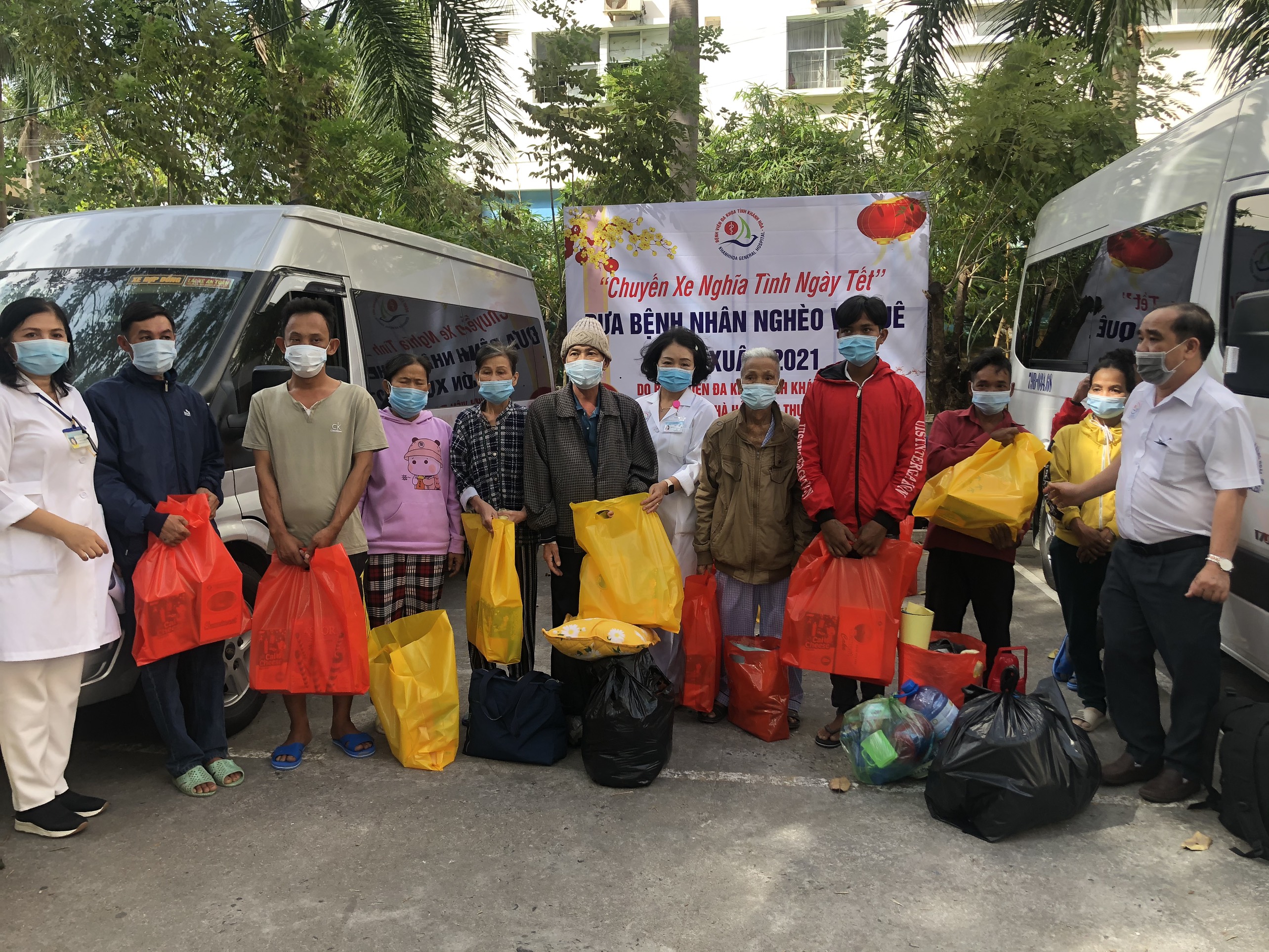Bố trí xe đưa 100 bệnh nhân về quê ăn Tết