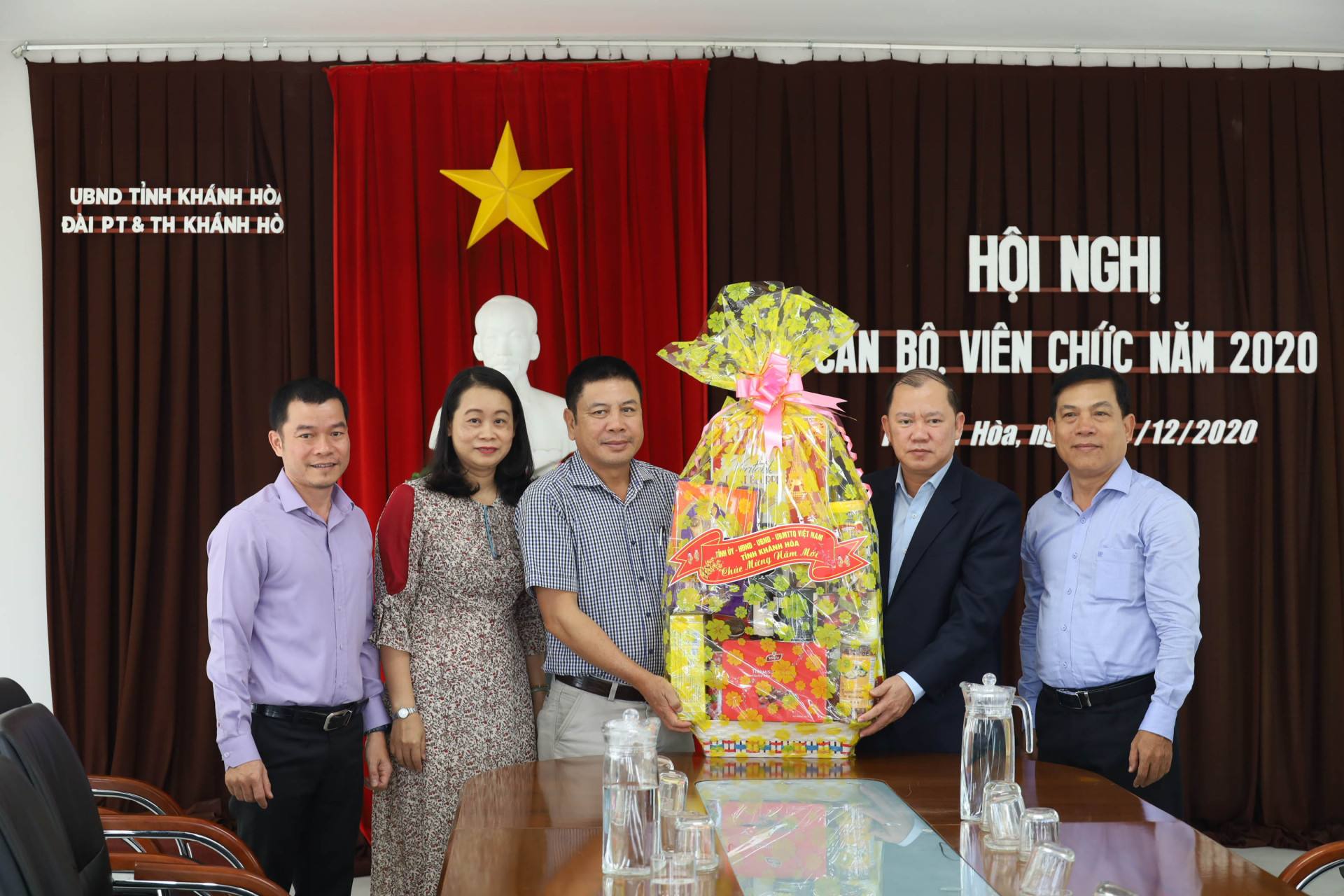 Ông Nguyễn Anh Tuấn thăm, chúc Tết tại Đài Phát thanh và Truyền hình Khánh Hòa. 