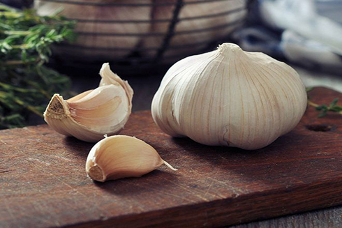 Có nên ăn tỏi khi bụng đói vào buổi sáng?