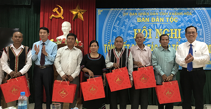 Triển khai chính sách đối với người có uy tín trong đồng bào dân tộc thiểu số