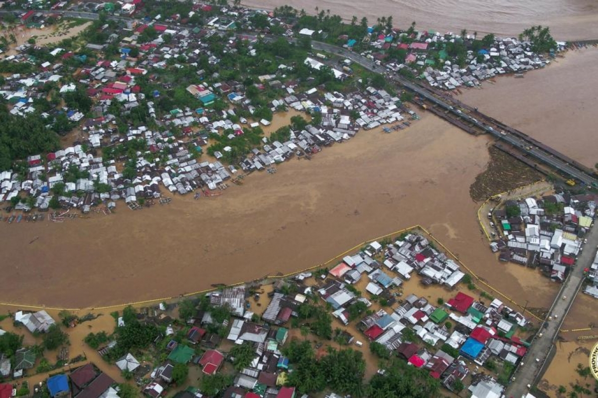 Philippines sơ tán 5.000 người để tránh bão Dujuan. 