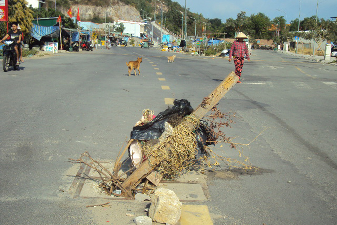 Đề nghị thay nắp hố ga mới